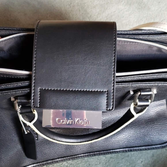 EUC Calvin Klein black/white leather tote bag - Picture 4 of 8
